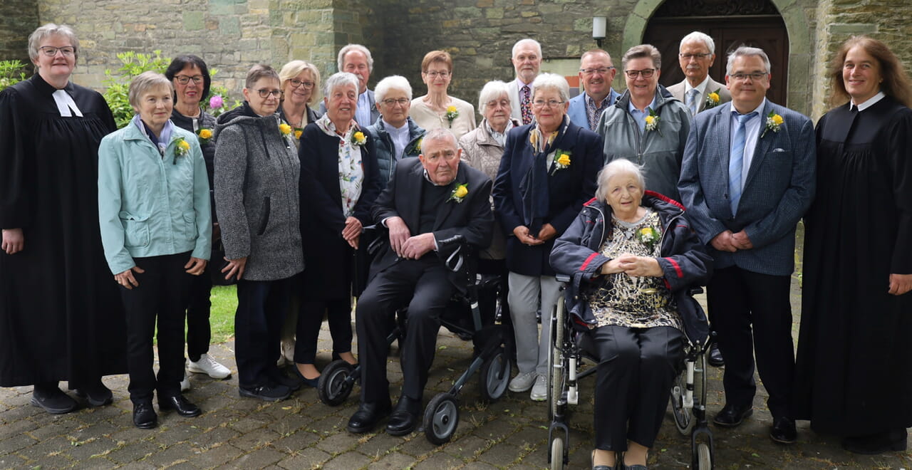 50 bis 70 Jahre liegt die Konfirmation der Jubelkonfirmanden aus dem Kirchspiel Schwefe zurück. Foto: Sandra Goerdt-Heegt