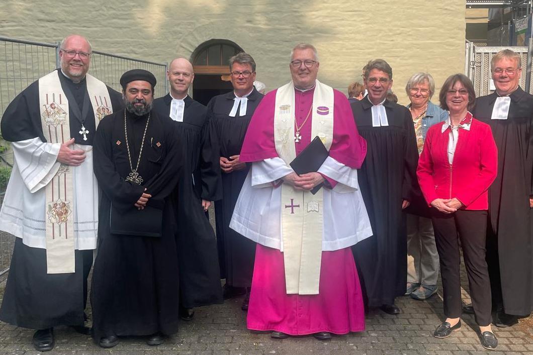 Haben den Vesper-Gottesdienst gestaltet (von links nach rechts): Dechant Dietmar Röttger, Priester Dr. Amir Soliman, Superintendent Dr. Manuel Schilling, Pfarrer Ralph Frieling, Generalvikar Michael Bredeck, Landeskirchenrat Dr. Albrecht Philipps, Presbyterin Gudrun Tüttelmann, Landes-Superintendent Dietmar Arends. Fotos: Julie Riede