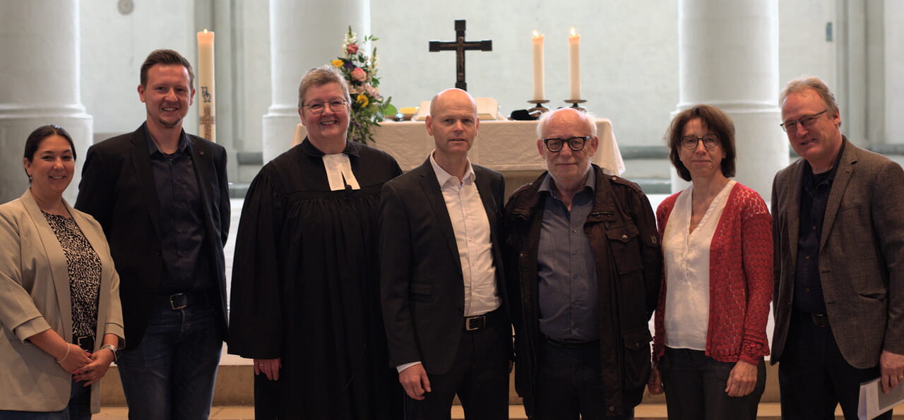 Haben den Gottesdienst gestaltet (von links nach rechts): Nina Mareike Neuhaus, Maximilian Berglar (Musik), Claudia Hempert-Hartmann (Liturgin), Sup.Dr.Manuel Schilling, Diakon i.R. Johannes Rudolph, Sonja Berger (Predigtassistenz), Eberhard Birkert (Lektor). Foto: Julie Riede