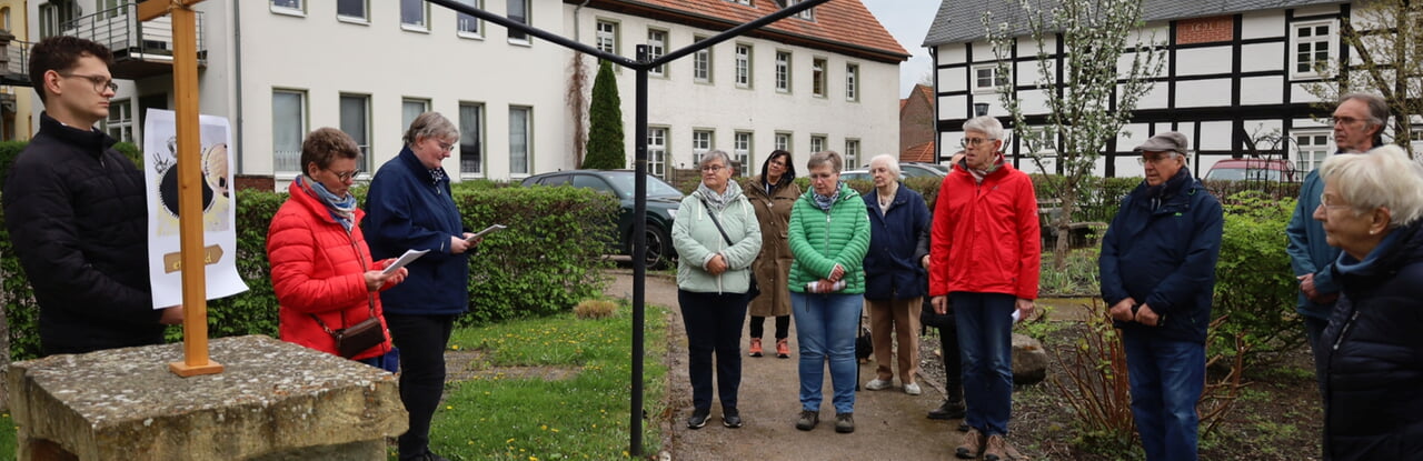 Die letzte Station mit dem gemeinsamen Segen bildete zum Schluss der Bibelgarten.