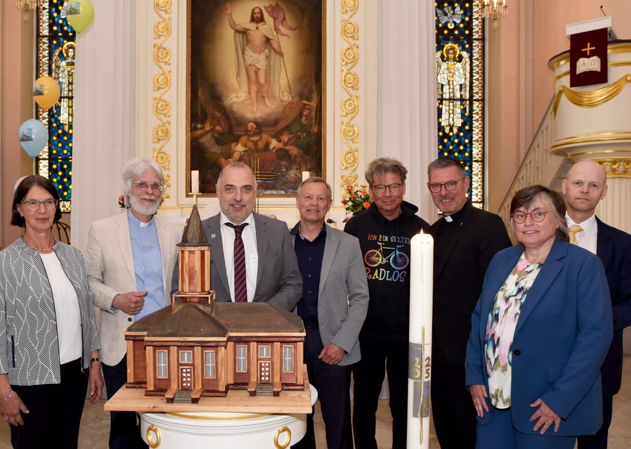 Der Festakt zum 200-jährigen Bestehen der Auferstehungskirche am Neumarkt in Arnsberg fand im Beisein zahlreicher Ehrengäste und der Gemeinde statt. Fotos: Frank Albrecht